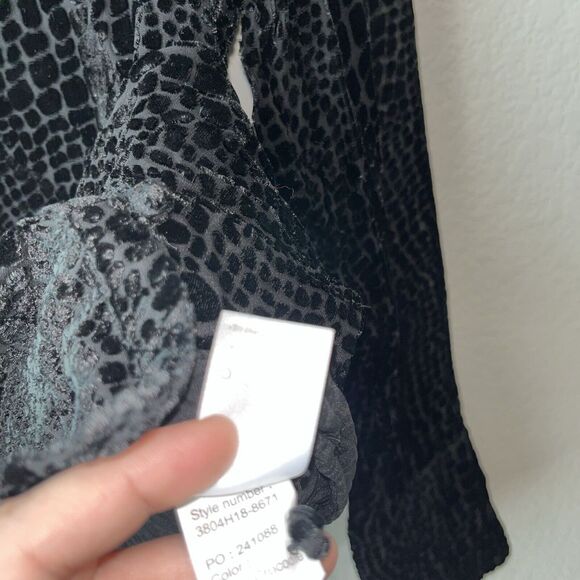 PAIGE Toscani Blouse Silk Blend Black Crocodile Burnout Velvet Top Womens XS - Picture 10 of 11